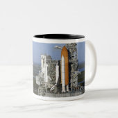 Space Shuttle Atlantis 3 Zweifarbige Tasse (VorderseiteRechts)