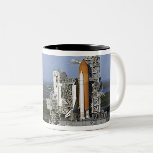 Space Shuttle Atlantis 3 Zweifarbige Tasse (VorderseiteRechts)