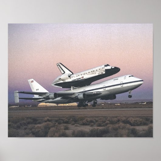 Space Shuttle Atlantis Atop Nasas 747 Poster (Vorne)