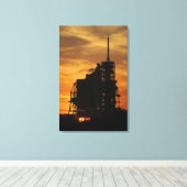 Space Shuttle Atlantis auf dem Launenblock Leinwanddruck (Insitu (Holzboden))