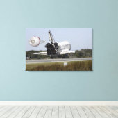 Space Shuttle Atlantis entfaltet seinen Drag-Rute Leinwanddruck (Insitu (Holzboden))