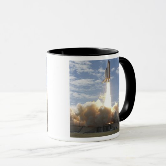 Space Shuttle Atlantis hebt 10 Tasse (VorderseiteRechts)
