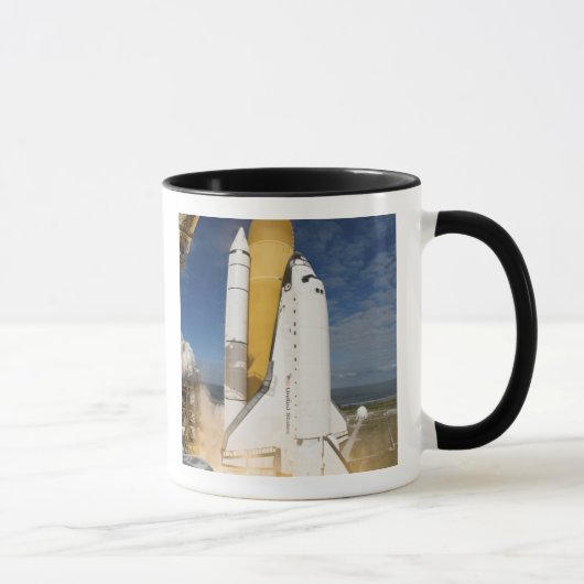 Space Shuttle Atlantis hebt 12 Tasse (Rechts)