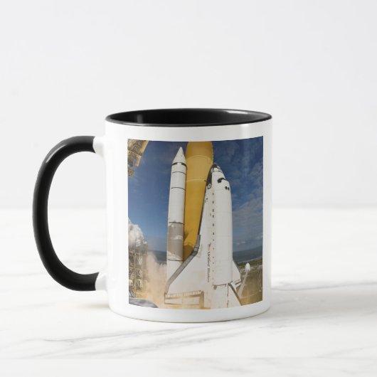 Space Shuttle Atlantis hebt 12 Tasse (Links)