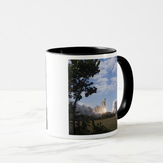 Space Shuttle Atlantis hebt 18 Tasse (VorderseiteRechts)