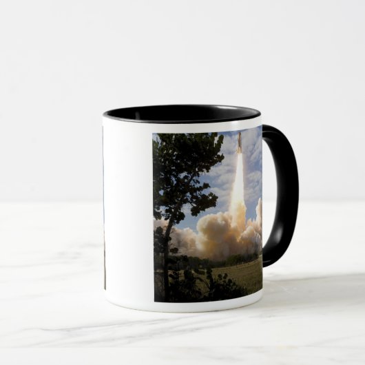 Space Shuttle Atlantis hebt 19 Tasse (VorderseiteRechts)