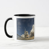 Space Shuttle Atlantis hebt 20 Tasse (Links)