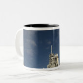Space Shuttle Atlantis hebt 20 Zweifarbige Tasse (Vorderseite Links)