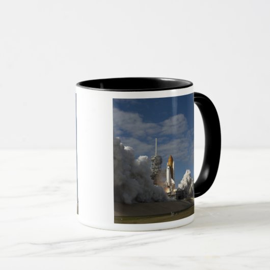 Space Shuttle Atlantis hebt 23 Tasse (VorderseiteRechts)