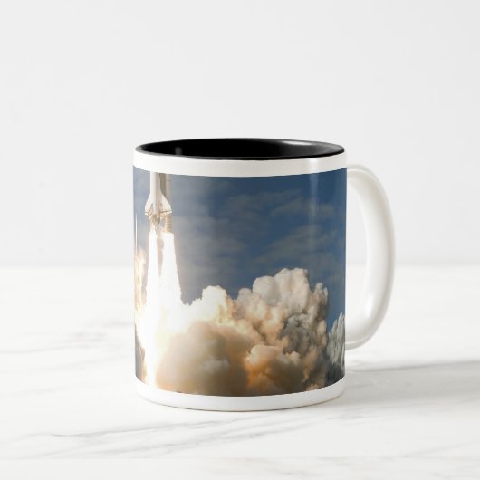 Space Shuttle Atlantis hebt 24 Zweifarbige Tasse (VorderseiteRechts)
