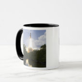 Space Shuttle Atlantis hebt 26 Tasse (Vorderseite Links)
