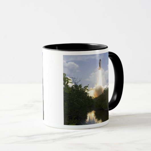 Space Shuttle Atlantis hebt 26 Tasse (VorderseiteRechts)
