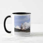 Space Shuttle Atlantis hebt 27 Tasse (Links)