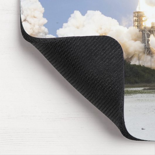 Space Shuttle Atlantis hebt 28 Mousepad (Ecke)