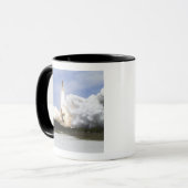 Space Shuttle Atlantis hebt 28 Tasse (Vorderseite Links)