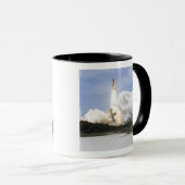 Space Shuttle Atlantis hebt 28 Tasse (VorderseiteRechts)