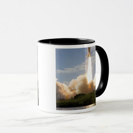 Space Shuttle Atlantis hebt 8 Tasse (VorderseiteRechts)