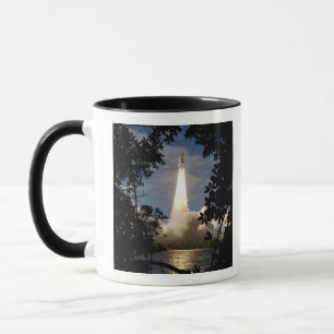 Space Shuttle Atlantis hebt 9 Tasse