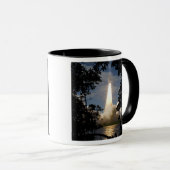 Space Shuttle Atlantis hebt 9 Tasse (VorderseiteRechts)