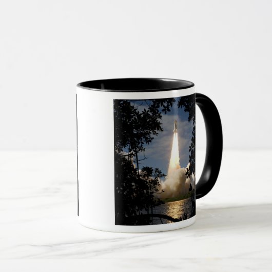 Space Shuttle Atlantis hebt 9 Tasse (VorderseiteRechts)