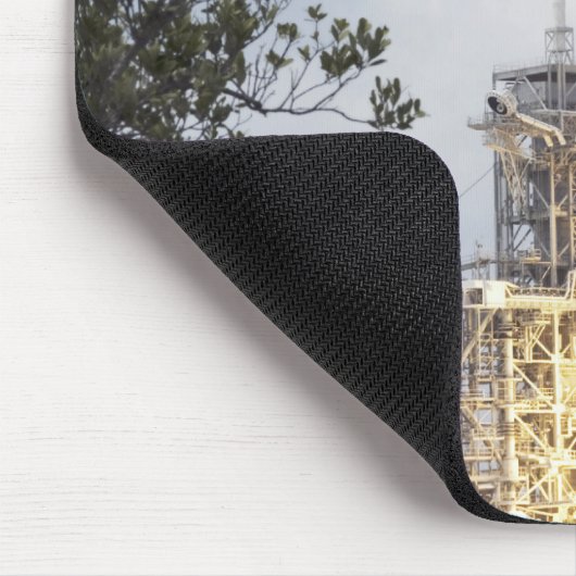 Space Shuttle Atlantis hebt ab 5 Mousepad (Ecke)