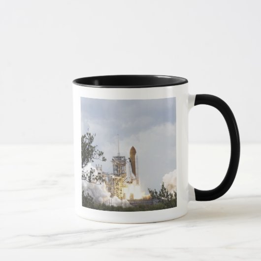 Space Shuttle Atlantis hebt ab 5 Tasse (Rechts)