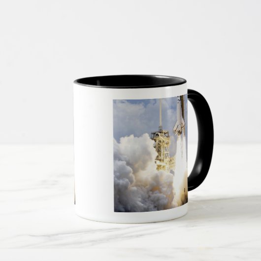 Space Shuttle Atlantis hebt ab Tasse (VorderseiteRechts)