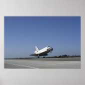 Space Shuttle Atlantis nähert sich Runway 33 Poster (Vorne)