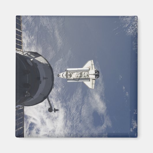 Space Shuttle Atlantis und ein russisches Raumschi Magnet (Vorne)