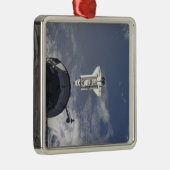 Space Shuttle Atlantis und ein russisches Raumschi Ornament Aus Metall (Rechts)