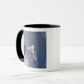 Space Shuttle Atlantis und ein russisches Raumschi Tasse (Vorderseite Links)