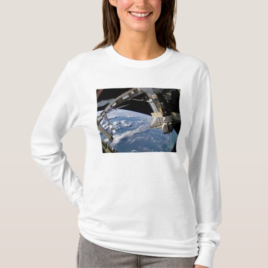 Space Shuttle Atlantis und ein Soyuz-Raumfahrzeug T-Shirt (Vorderseite)