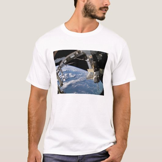 Space Shuttle Atlantis und ein Soyuz-Raumfahrzeug T-Shirt (Vorderseite)