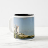 Space Shuttle Atlantis und Endeavour Zweifarbige Tasse (Vorderseite Links)
