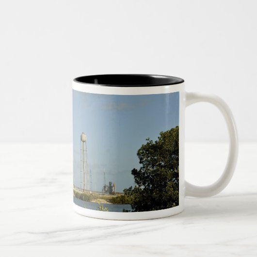 Space Shuttle Atlantis und Endeavour Zweifarbige Tasse (Rechts)