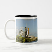 Space Shuttle Atlantis und Endeavour Zweifarbige Tasse (Links)