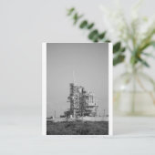 Space Shuttle auf dem Startfeld in Schwarz/Weiß Postkarte (Stehend Vorderseite)