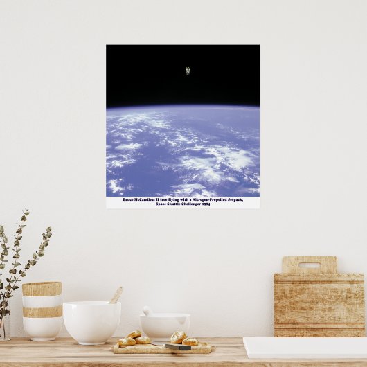 Space Shuttle Challenger JetPack Walk 1984 Poster (Küche)