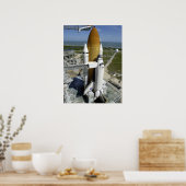 Space Shuttle Columbia auf dem Launch Pad Poster (Küche)
