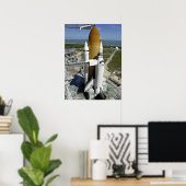 Space Shuttle Columbia auf dem Launch Pad Poster (Heimbüro)