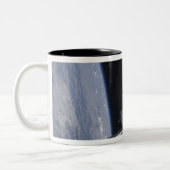 Space Shuttle Discovery 10 Zweifarbige Tasse (Links)