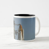 Space Shuttle Discovery 2 Zweifarbige Tasse (VorderseiteRechts)