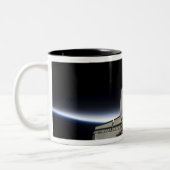 Space Shuttle Discovery 6 Zweifarbige Tasse (Links)