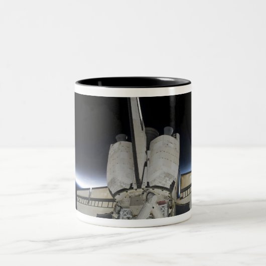 Space Shuttle Discovery 6 Zweifarbige Tasse (Mittel)