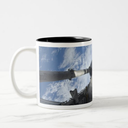 Space Shuttle Discovery 9 Zweifarbige Tasse (Links)
