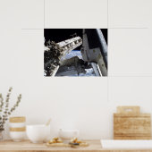 Space Shuttle Discovery angedockt mit ISS (STS-114 Poster (Küche)