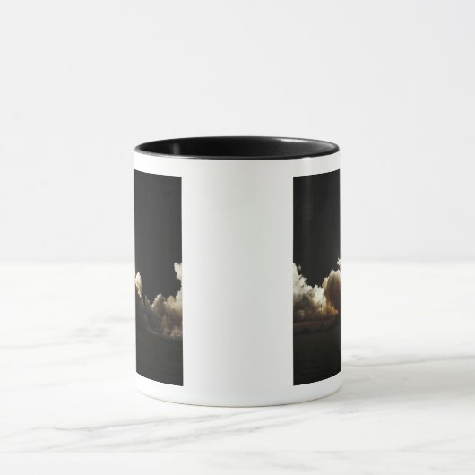 Space Shuttle Discovery hebt ab Tasse (Zentrum)