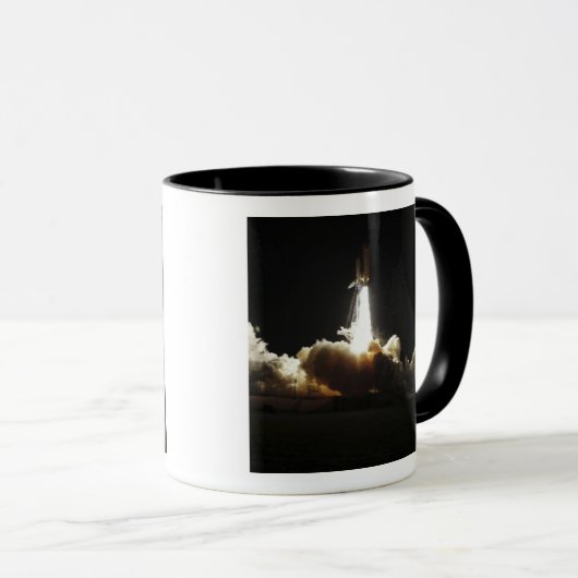 Space Shuttle Discovery hebt ab Tasse (VorderseiteRechts)