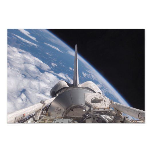 Space Shuttle Discovery im Hintergrund Fotodruck (Vorne)