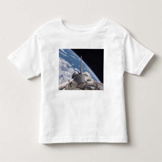 Space Shuttle Discovery im Hintergrund Kleinkind T-shirt (Vorderseite)